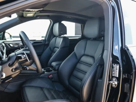 More photos of 2025 Porsche Macan at Porsche Austin, TX