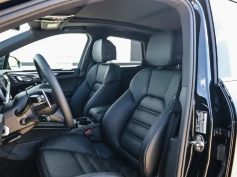 More photos of 2025 Porsche Macan at Porsche Austin, TX