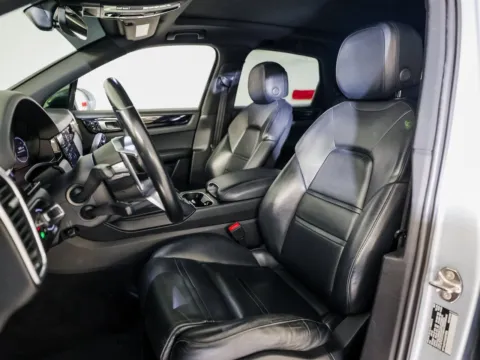 More photos of 2020 Porsche Cayenne at Porsche Austin, TX