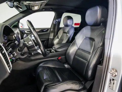 More photos of 2020 Porsche Cayenne at Porsche Austin, TX