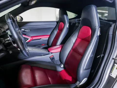 More photos of 2018 Porsche 718 Cayman at Porsche Austin, TX