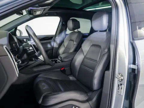 More photos of 2020 Porsche Cayenne S at Porsche Austin, TX