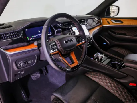 More photos of 2022 Jeep Grand Cherokee Summit Reserve at Porsche Austin, TX