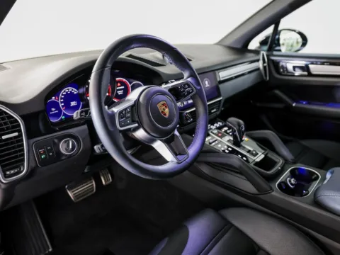 More photos of 2023 Porsche Cayenne S Platinum Edition at Porsche Austin, TX