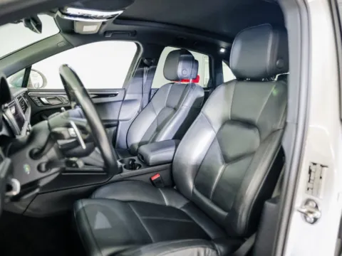 More photos of 2023 Porsche Macan at Porsche Austin, TX