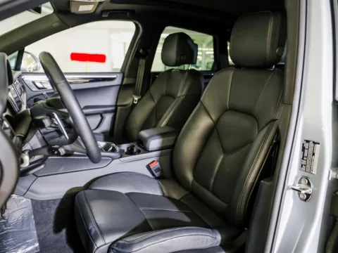 More photos of 2025 Porsche Macan at Porsche Austin, TX