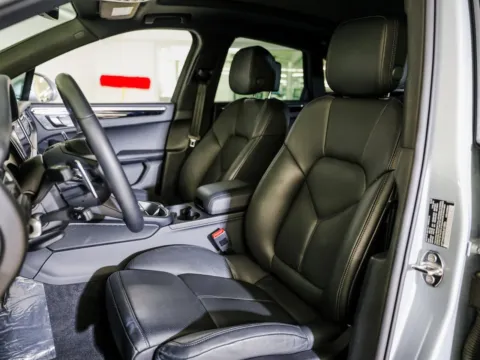 More photos of 2025 Porsche Macan at Porsche Austin, TX