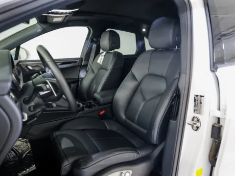 More photos of 2025 Porsche Macan at Porsche Austin, TX