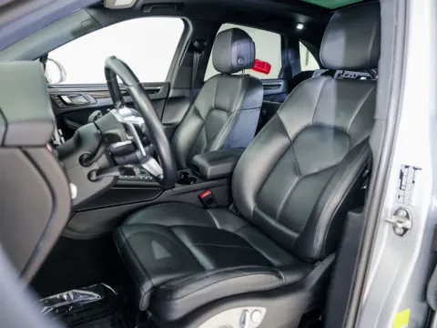 More photos of 2021 Porsche Macan at Porsche Austin, TX