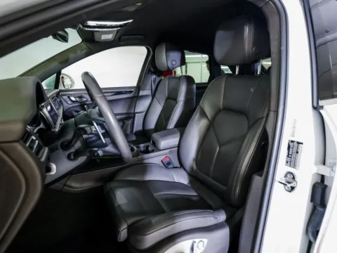 More photos of 2022 Porsche Macan at Porsche Austin, TX