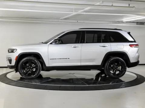 Photos of 2024 Jeep Grand Cherokee Limited for sale in Austin, TX at Porsche Austin
