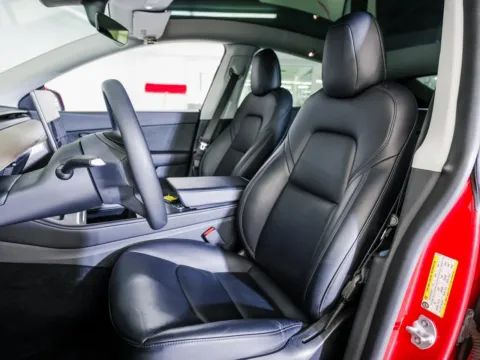 More photos of 2021 Tesla Model Y Long Range at Porsche Austin, TX