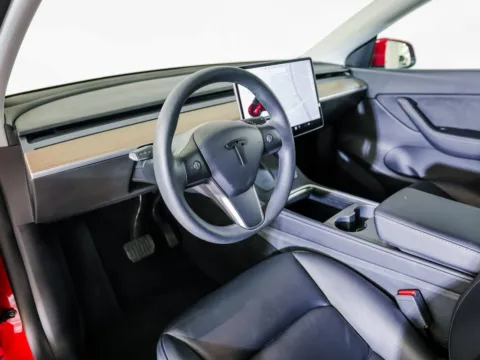 More photos of 2021 Tesla Model Y Long Range at Porsche Austin, TX