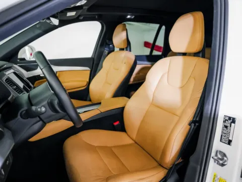 More photos of 2018 Volvo XC90 Momentum at Porsche Austin, TX