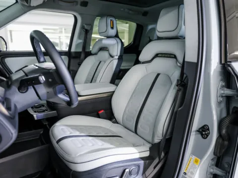 More photos of 2025 Rivian R1T Adventure at Porsche Austin, TX