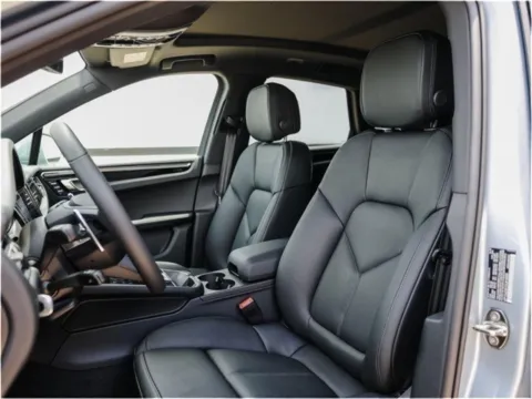 More photos of 2025 Porsche Macan at Porsche Austin, TX