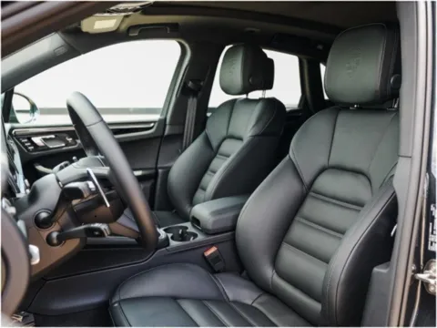 More photos of 2025 Porsche Macan at Porsche Austin, TX