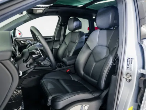 More photos of 2025 Porsche Macan at Porsche Austin, TX