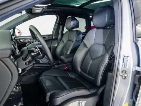 More photos of 2025 Porsche Macan at Porsche Austin, TX