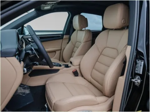 More photos of 2025 Porsche Macan at Porsche Austin, TX