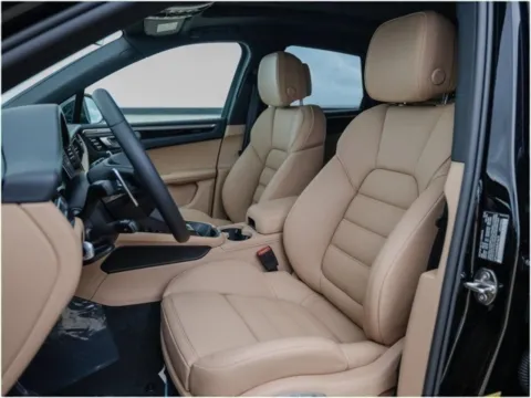 More photos of 2025 Porsche Macan at Porsche Austin, TX