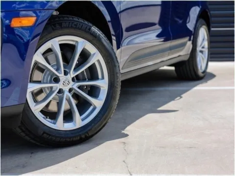 More photos of 2025 Porsche Macan at Porsche Austin, TX