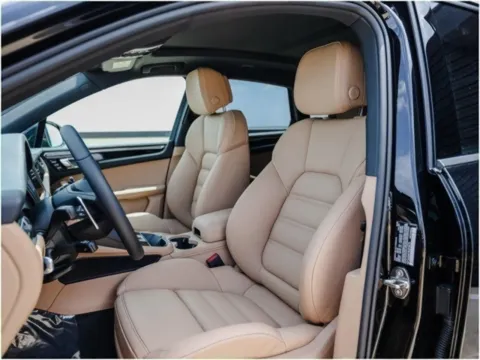 More photos of 2025 Porsche Macan at Porsche Austin, TX