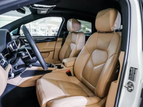 More photos of 2023 Porsche Macan at Porsche Austin, TX