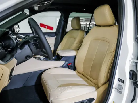 More photos of 2025 Jeep Grand Cherokee Limited at Porsche Austin, TX