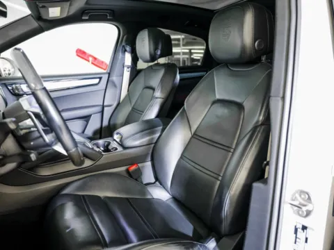 More photos of 2023 Porsche Cayenne Platinum Edition at Porsche Austin, TX