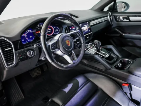 More photos of 2023 Porsche Cayenne Platinum Edition at Porsche Austin, TX