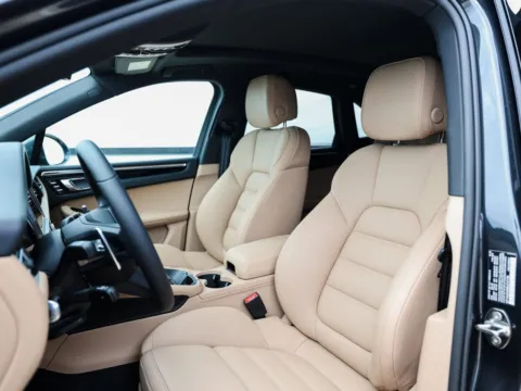 More photos of 2025 Porsche Macan at Porsche Austin, TX