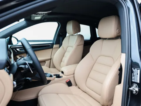 More photos of 2025 Porsche Macan at Porsche Austin, TX