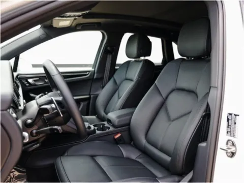 More photos of 2025 Porsche Macan at Porsche Austin, TX