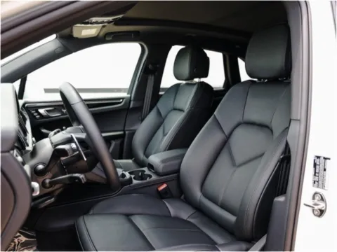 More photos of 2025 Porsche Macan at Porsche Austin, TX