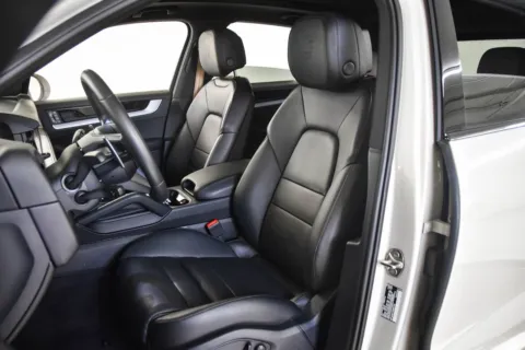 More photos of 2025 Porsche Cayenne at Porsche Austin, TX