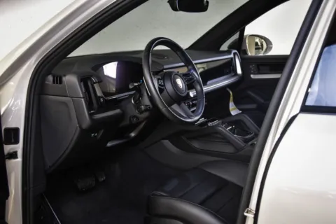 More photos of 2025 Porsche Cayenne at Porsche Austin, TX