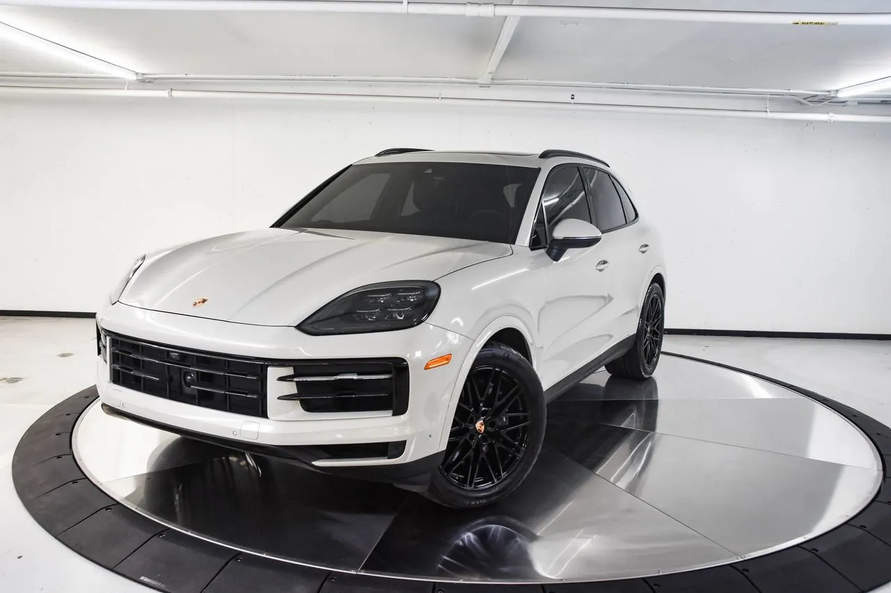 2025 Porsche Cayenne -'s photo