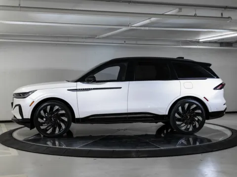 Photos of 2024 Lincoln Nautilus Reserve for sale in Austin, TX at Porsche Austin