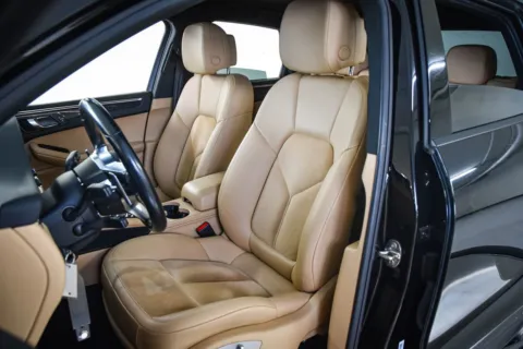 More photos of 2018 Porsche Macan at Porsche Austin, TX