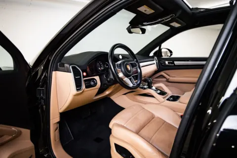 More photos of 2023 Porsche Cayenne Platinum Edition at Porsche Austin, TX