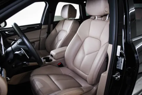 More photos of 2026 Porsche Macan at Porsche Austin, TX