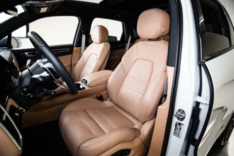 More photos of 2023 Porsche Cayenne at Porsche Austin, TX