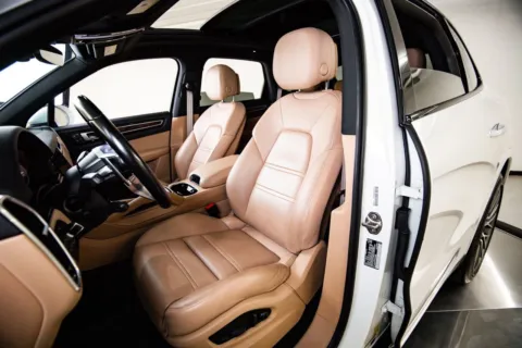 More photos of 2023 Porsche Cayenne Platinum Edition at Porsche Austin, TX