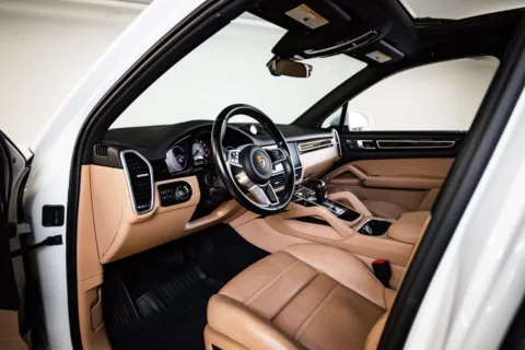 More photos of 2023 Porsche Cayenne Platinum Edition at Porsche Austin, TX