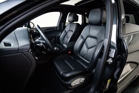 More photos of 2024 Porsche Macan at Porsche Austin, TX