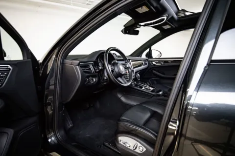 More photos of 2024 Porsche Macan at Porsche Austin, TX