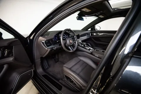 More photos of 2023 Porsche Panamera 4 Platinum Edition at Porsche Austin, TX