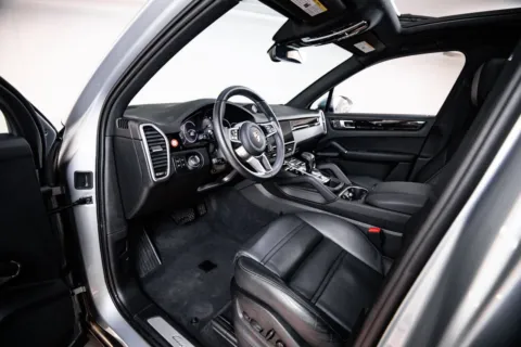 More photos of 2023 Porsche Cayenne at Porsche Austin, TX