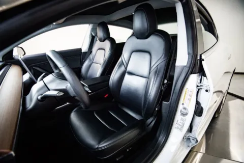 More photos of 2020 Tesla Model 3 Long Range at Porsche Austin, TX